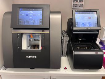 Stroj za brušenje leč HUVITZ HPE-910XD