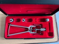 Schiotz tonometer